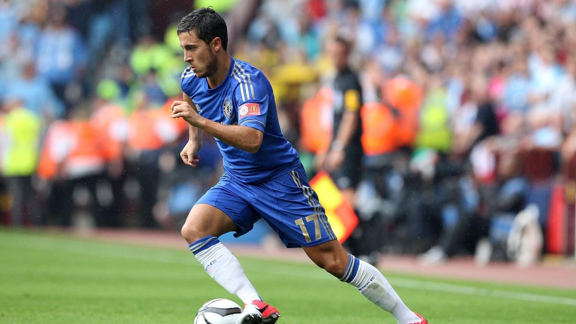 体育新闻中心深度人物特写，体育方面的新闻特写,200字左右